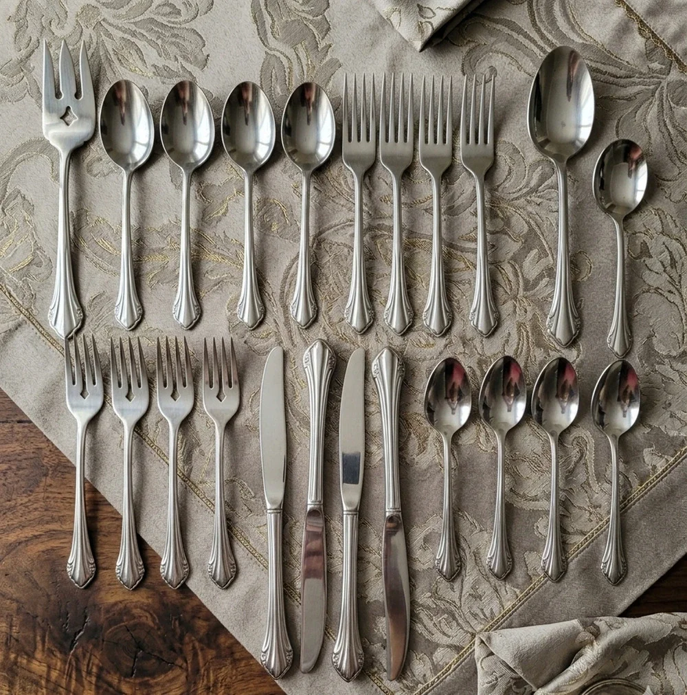 Oneida 1881 Rogers BITTERSWEET REPOSE Set 23pc Service for 4 Silverware
